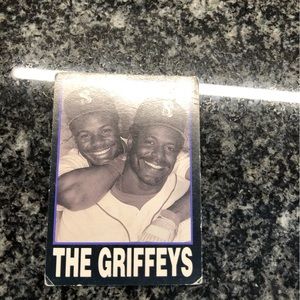 The “Griffey’s” Score 1991 #841 baseball card!!